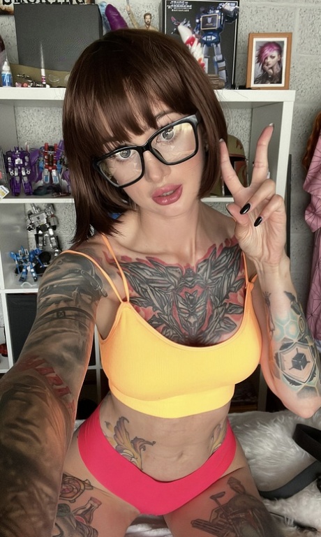 Amateur Babe With Tattoos Flame Jade Poses In Sexy Outfits In A Solo