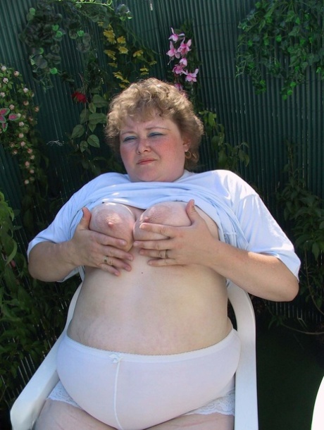 Mature BBW Vlada Toying Her Fat Vagina And Giving A Blowjob Outdoors