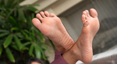 Skinny Latina Nina Nieves Flaunts Her Pretty Feet With Sexy Painted Toenails