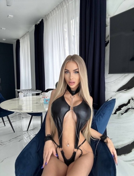 Glamorous OnlyFans Girl Eliasa A Shows Her Hot Cleavage & Big Ass