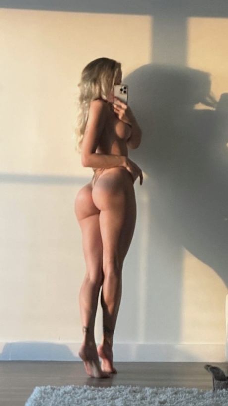 Glamorous OnlyFans Model Victoria Broshkina Takes Selfies Of Her Bubble Ass