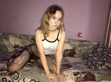 Bootylicious teen amateur posing butt naked and in her panties and pantyhose