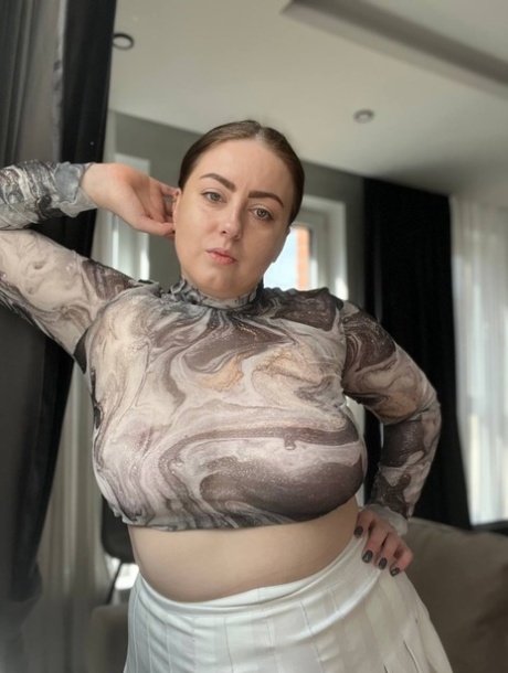 Strictly braless and pantyless, chubby OnlyFans star Kristi KKK poses with her boyfriend of the season.