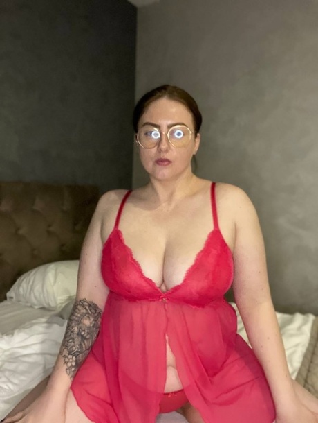 OnlyFans Fatty Kristi KKK Poses In Her Lingerie & Shows Her Big Tits & Fat Ass