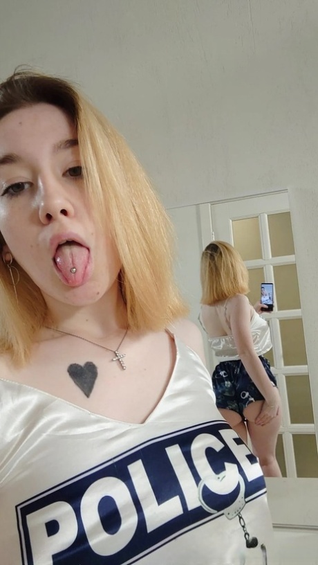 Tattooed Blonde Takes Nudes Showing Her Juicy Tits & Her Big Booty