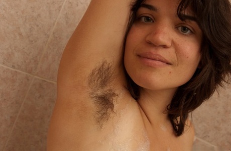 Hickory, an amateur brunette, displays her natural hair and legs in a bathtub.