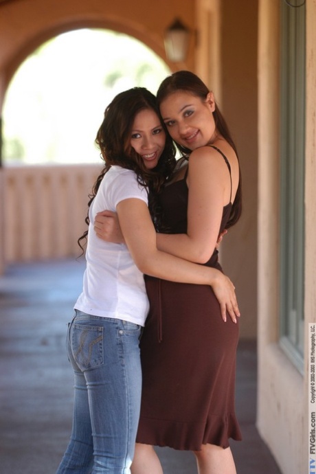 Li & Janine French, with their brunette fur coat, kiss and show off in public.