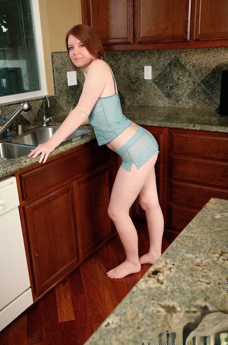 Amateur Housewife Ariana Carmine Enjoys Water Masturbation In The Kitchen