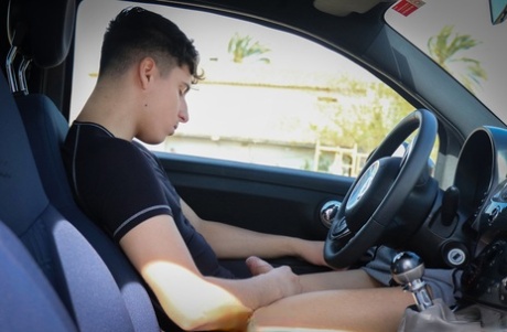 Horny Twinks Danny Fontana And Steve Fuck In A Broken Car In The Desert