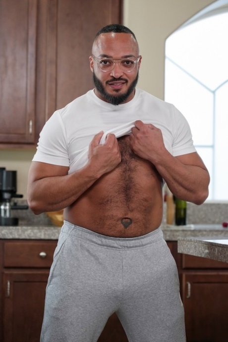 Ebony Gay Bodybuilder Dillon Diaz Fucks Hottie Adam Awbride In The Kitchen