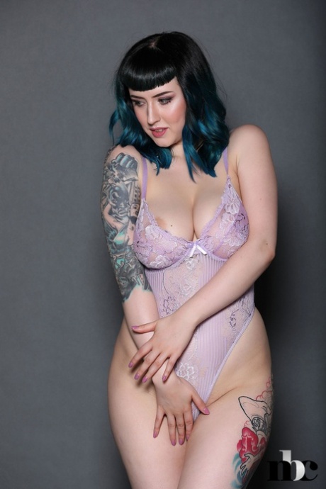 Fatty Model Lisha Blackhurst Displays Her Inked Curves And Big Juggs & Strips