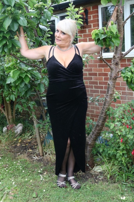 Wearing her cleavage, Christina appears in front of the camera as she poses in an elegant, overweight woman's dress with a long dress.