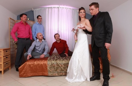 Super Naughty Bride Jessica Fiorentino Gets Blowbanged By All The Groomsmen
