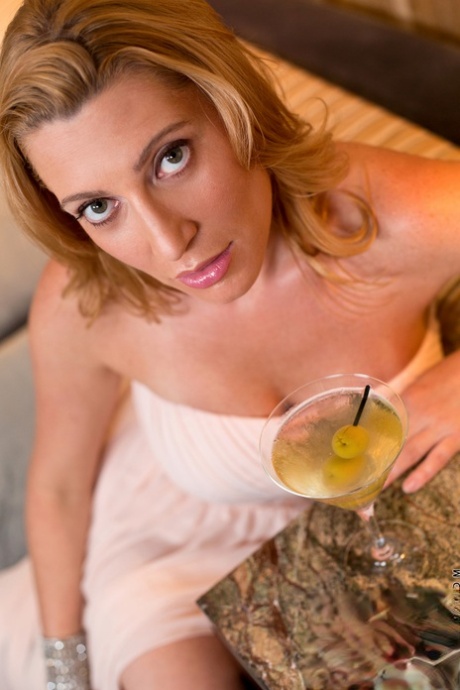 Sexy American MILF Jennifer Best Masturbates After Drinking A Martini