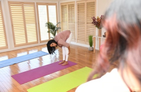 Huge Boobed Colombian Yoga Instructor Ariella Ferrera Fucks Young Elle Voneva