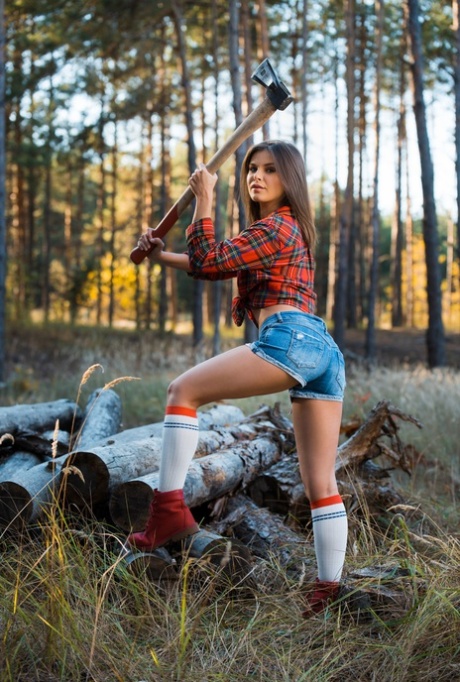 Gorgeous teen Zelda B strips completely naked and poses in the woods