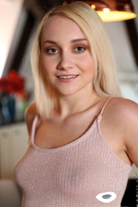 Teen horney face naked - Porn pictures